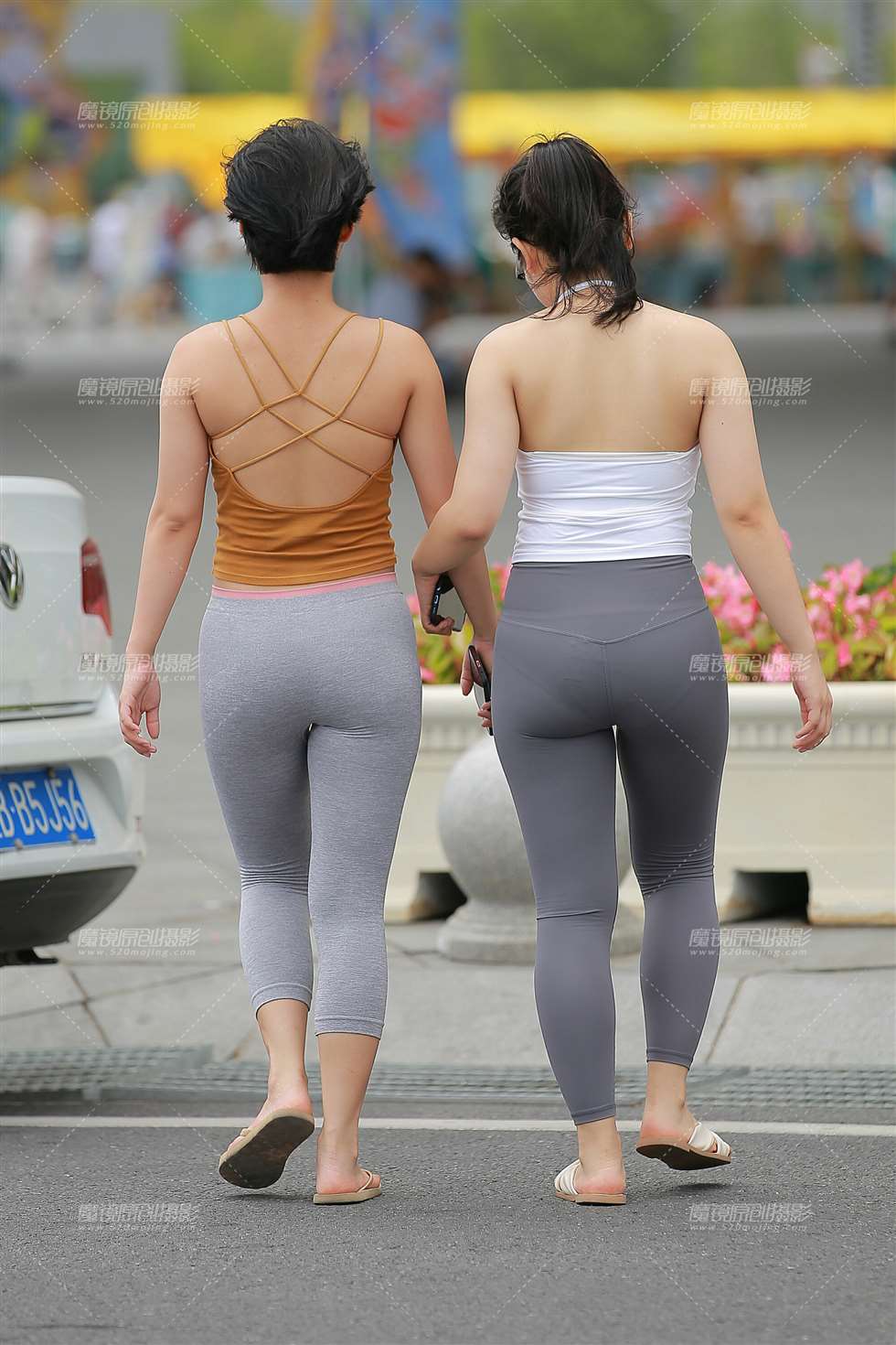 图片[2]-两个瑜伽服学妹-街拍流行馆