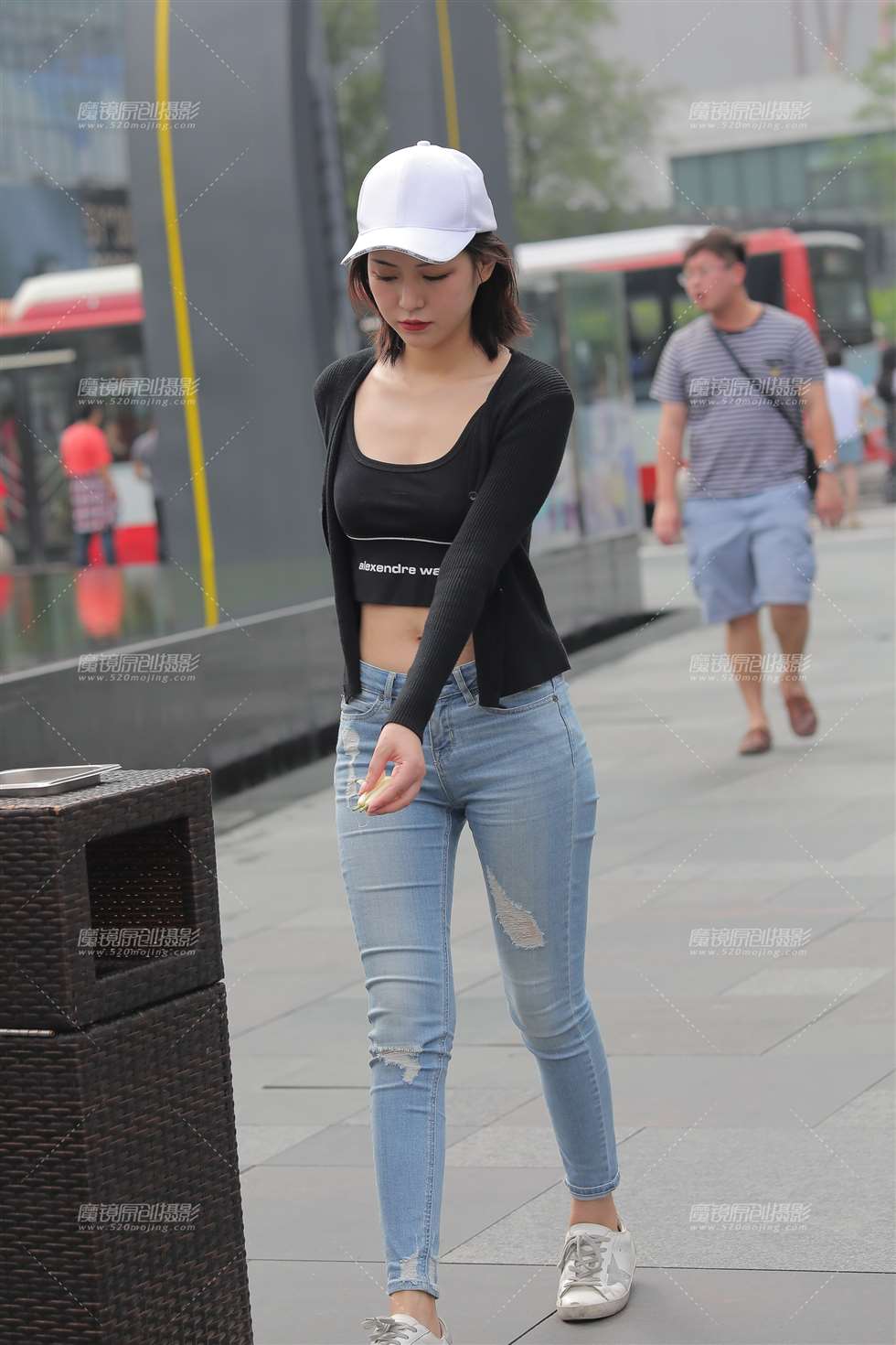 图片[1]-【凯恩赛贴】紧牛可爱小妹-街拍流行馆
