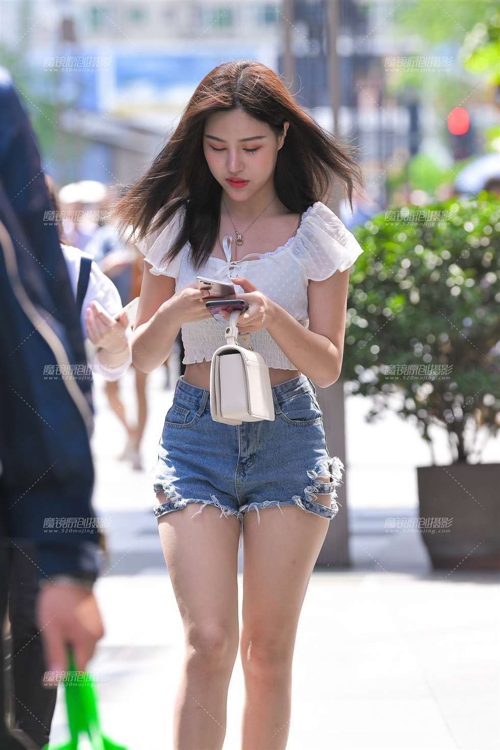 图片[4]-【视觉冲击赛贴】小蛮腰，性感翘臀热裤美眉-街拍流行馆