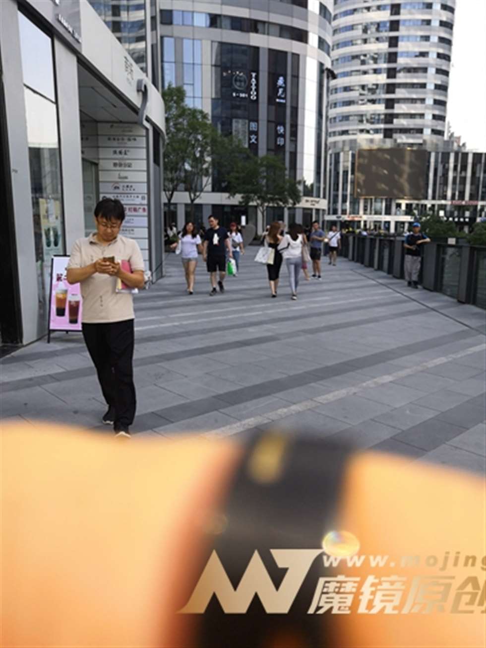 图片[2]-【赛德克赛贴】甜美的灰白瑜珈裤美女-街拍流行馆