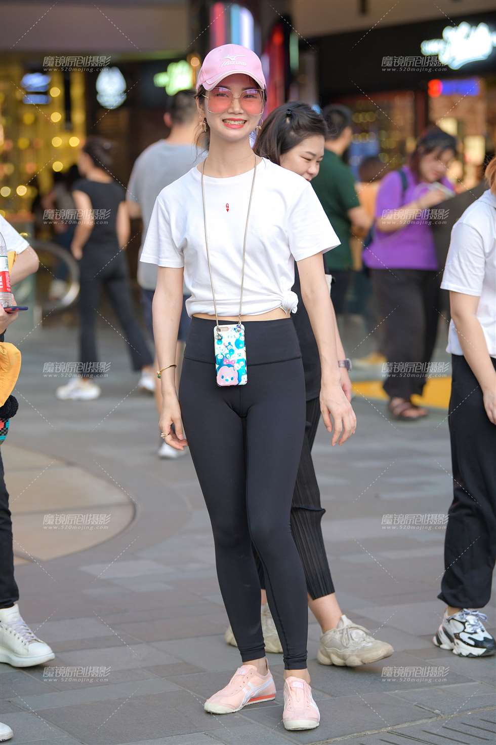 图片[1]-【街拍之魂赛帖】害羞爱笑的黑色紧身**-街拍流行馆