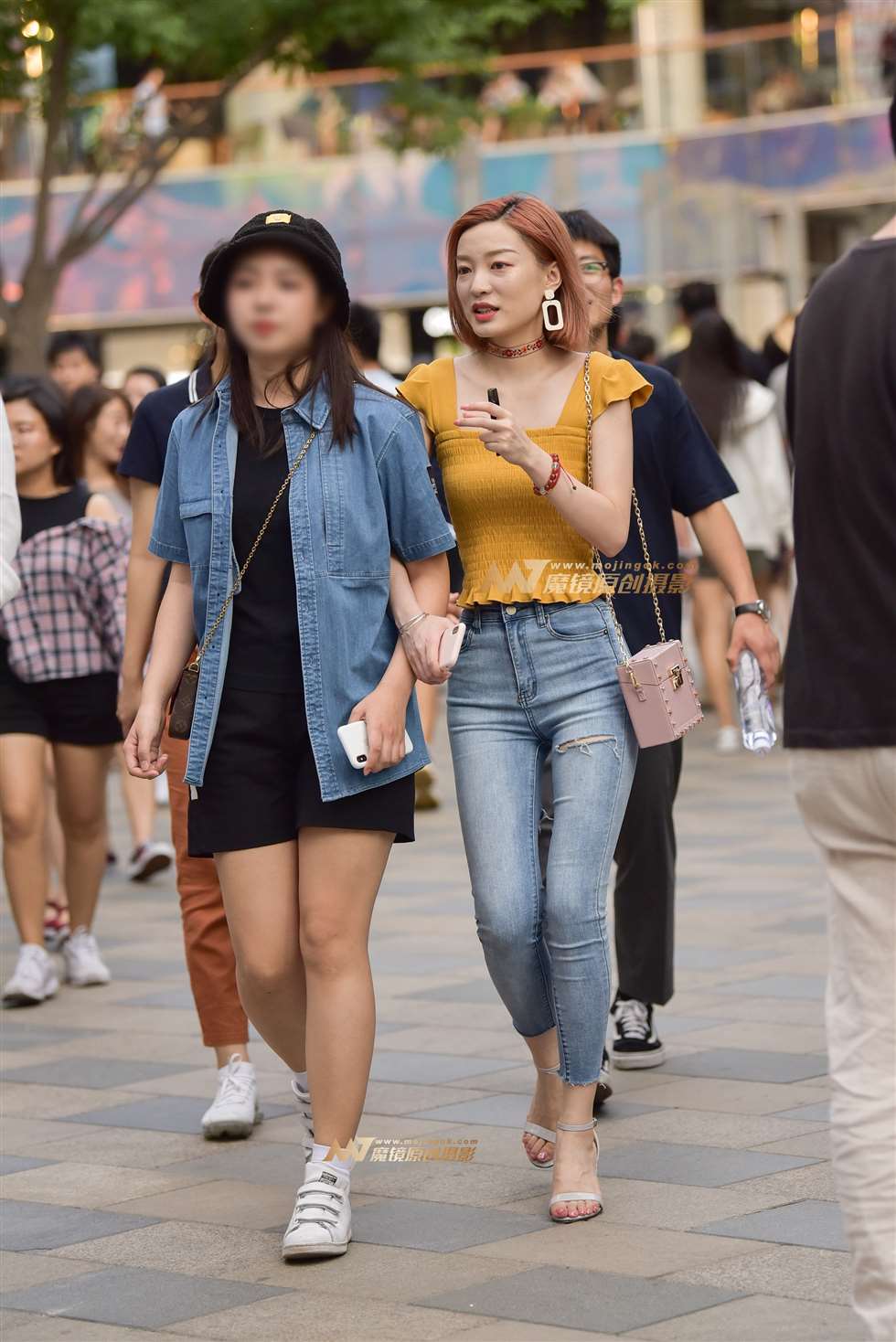 图片[1]-[赛德克赛帖] 性感紧身仔裤美女-街拍流行馆