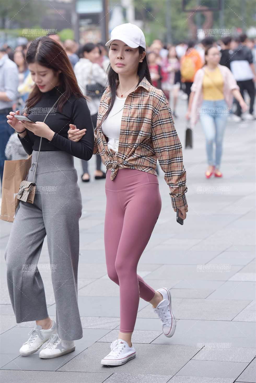 图片[1]-【慕容笙赛贴】瑜伽裤美女-街拍流行馆