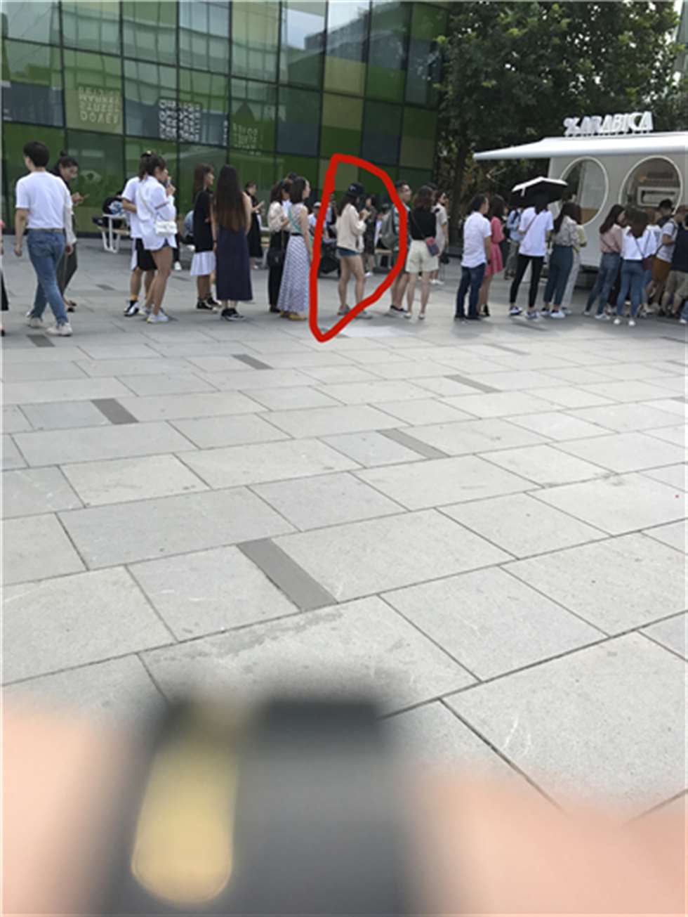 图片[3]-【玻璃赛贴】牛仔热裤美女-街拍流行馆