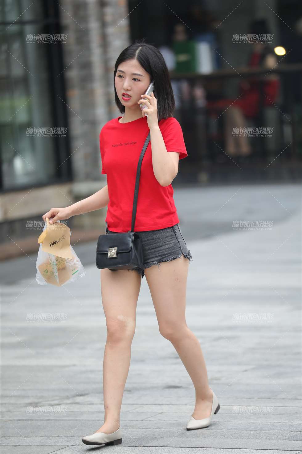 图片[1]-【凯恩赛贴】热裤小妹-街拍流行馆