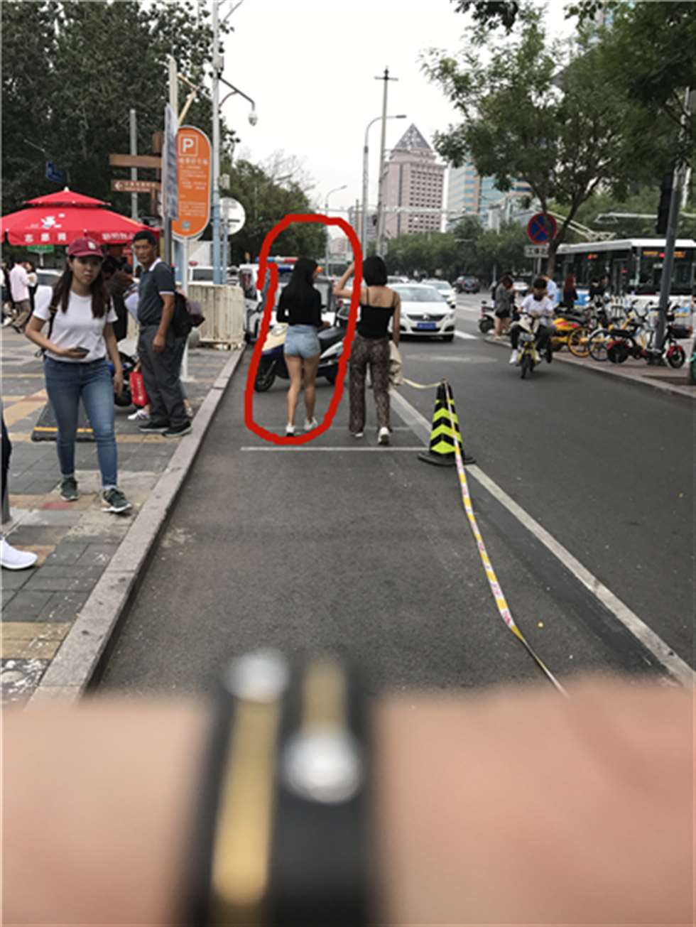 图片[3]-【玻璃赛帖】高腰热裤小妹-街拍流行馆