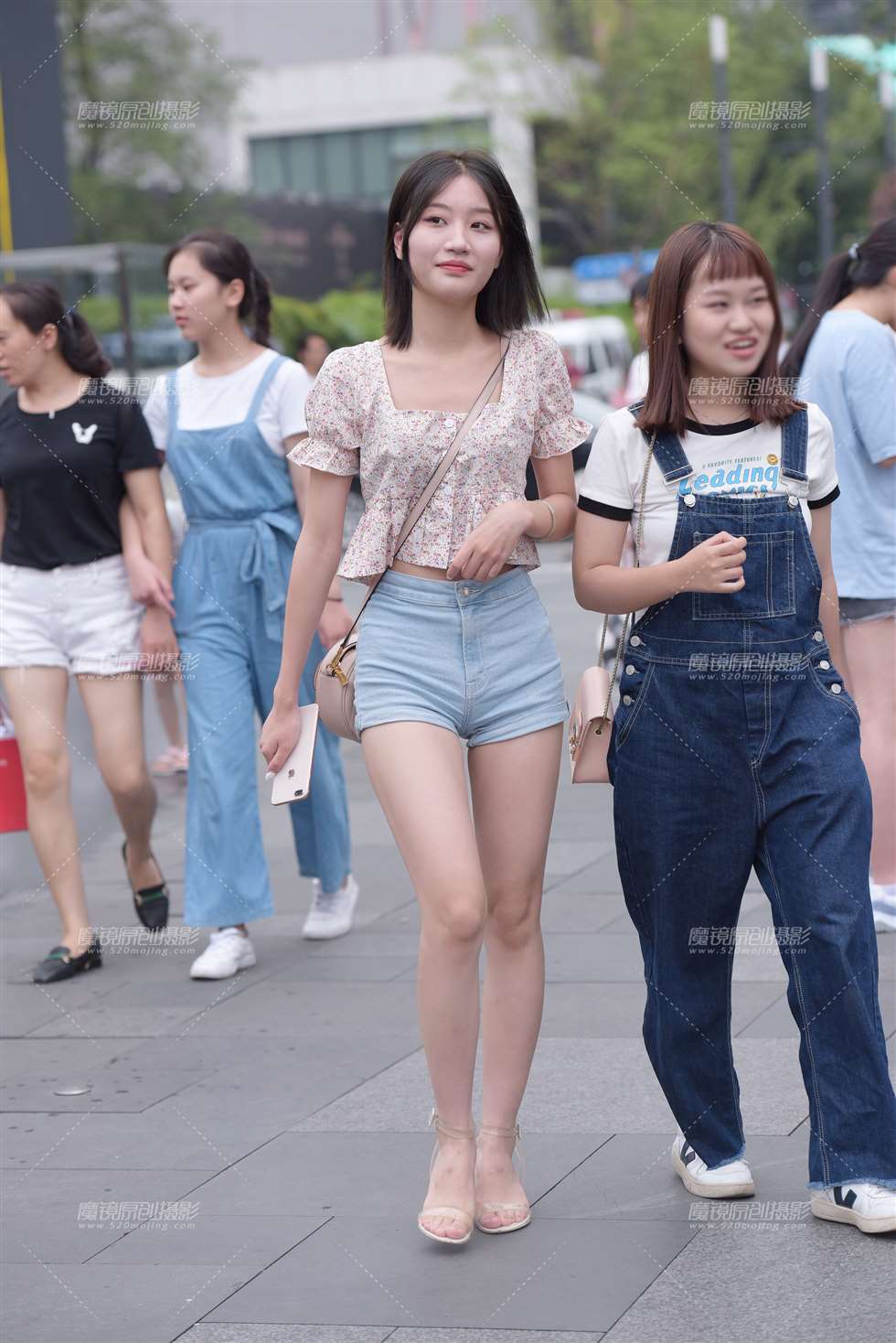图片[1]-【慕容笙赛贴】白白净净的长腿-街拍流行馆