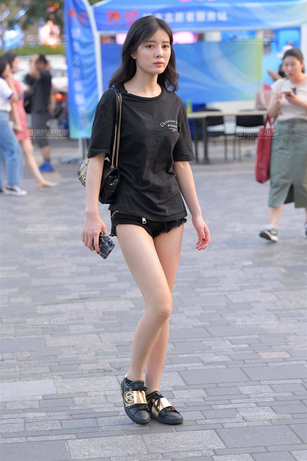 图片[1]-【红石赛帖】气质热裤美女-街拍流行馆