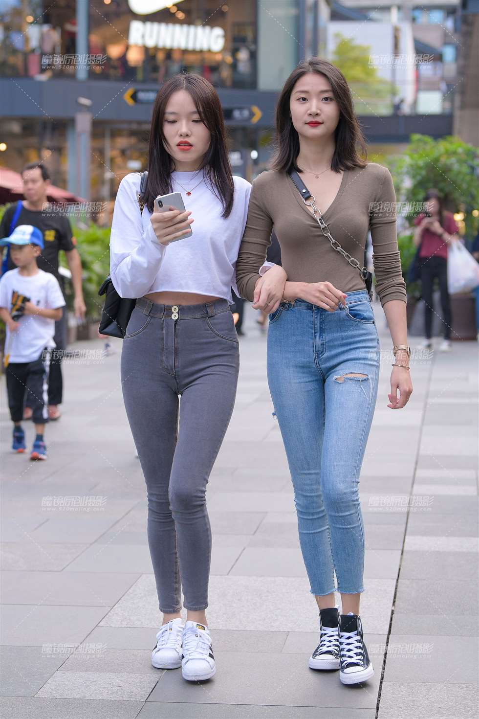 图片[1]-【视觉冲击赛贴】姐妹花-青春版-街拍流行馆