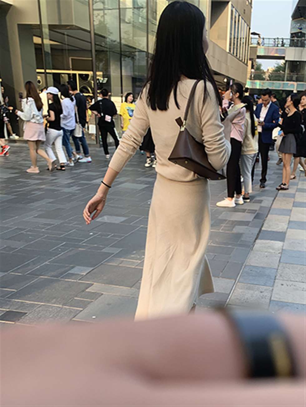 图片[3]-【红石赛贴】长裙美女-街拍流行馆