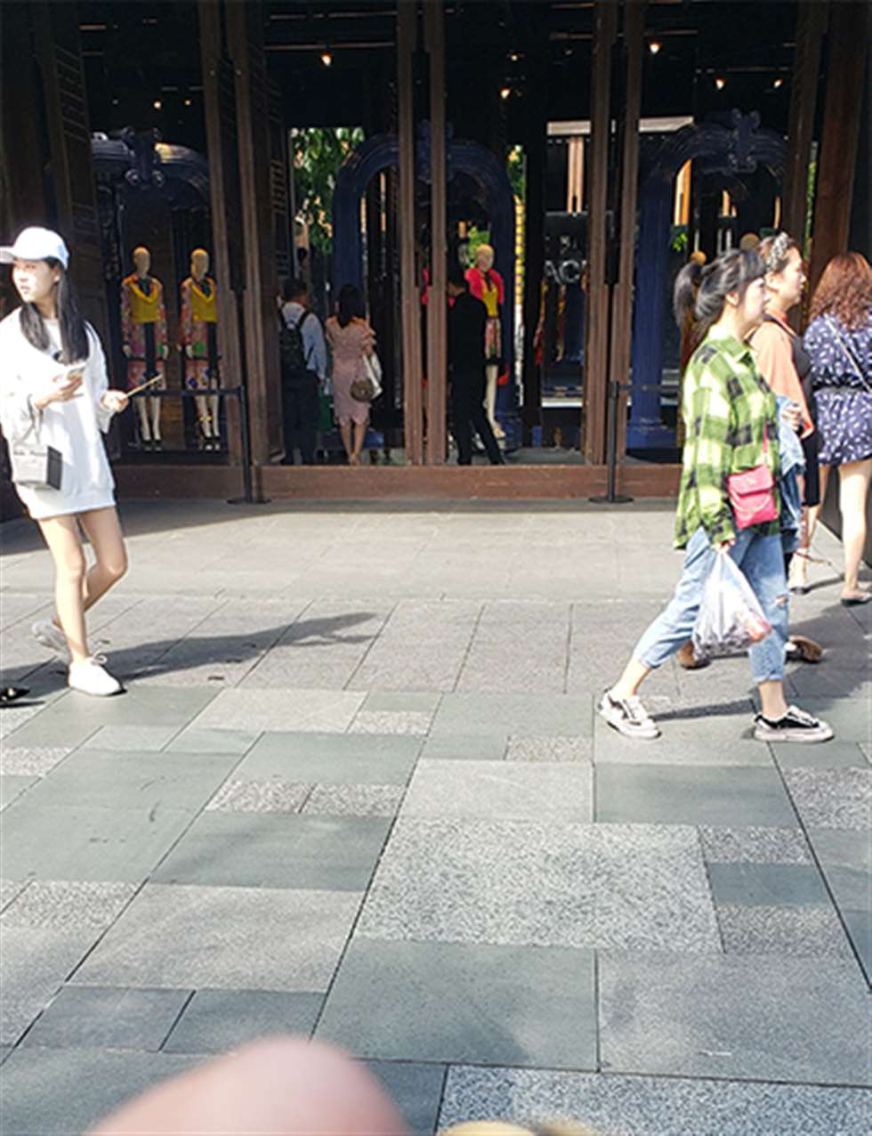 图片[3]-【凯恩赛贴】男人要努力到哪种地步 才能有他这样的福气-街拍流行馆