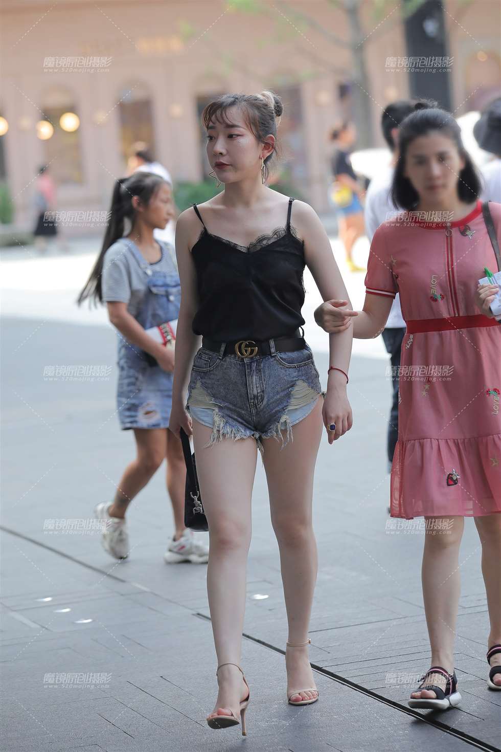 图片[1]-【凯恩赛贴】娇俏的白白美腿-街拍流行馆