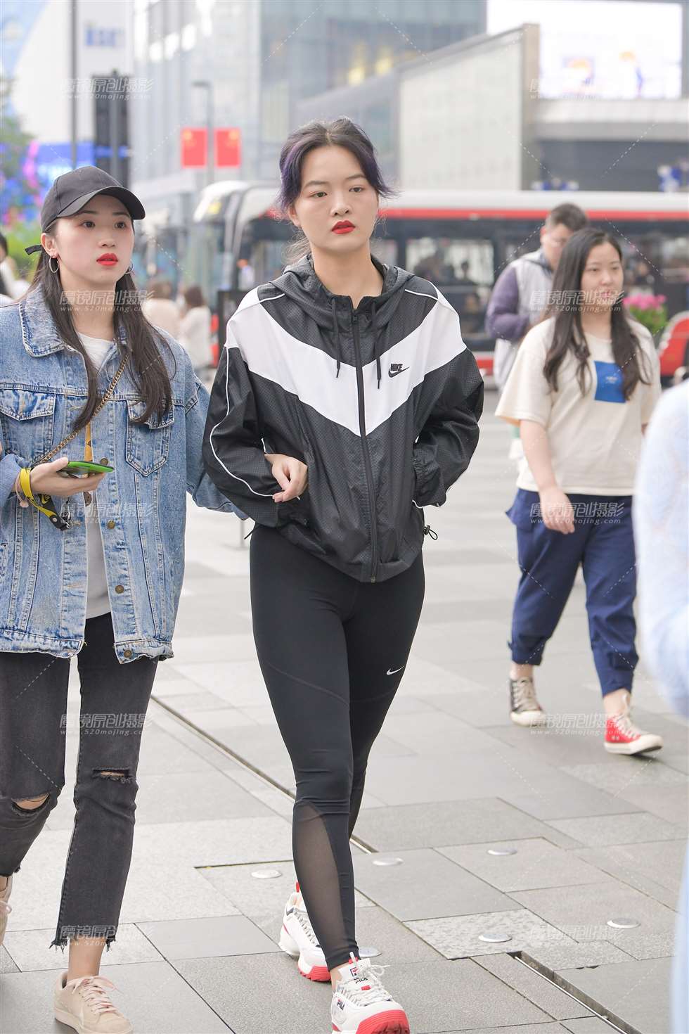 图片[4]-【视觉冲击赛贴】黑色紧身裤，丰臀小姐姐-街拍流行馆