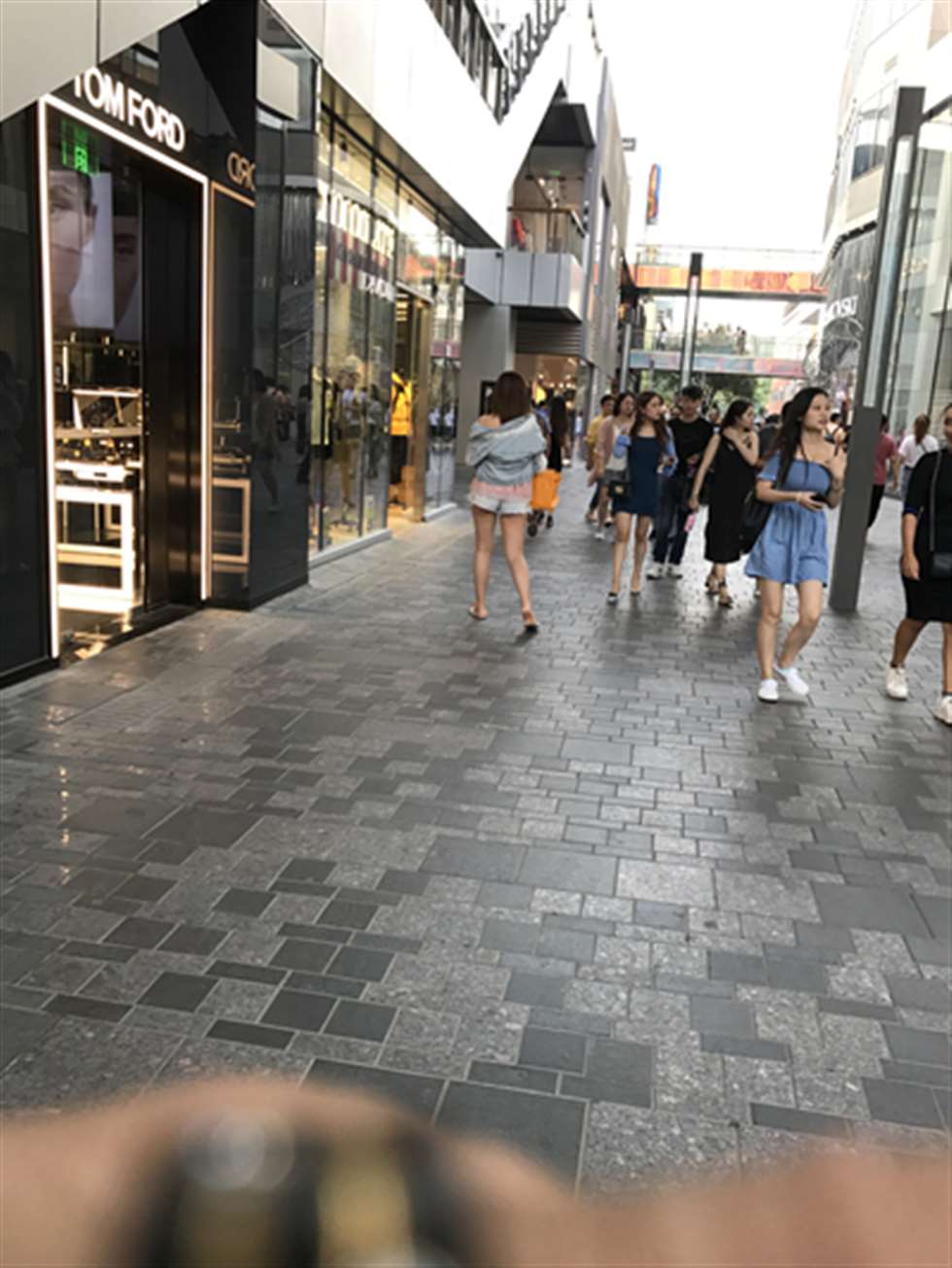 图片[3]-【玻璃赛帖】浅蓝色牛仔热裤美女-街拍流行馆