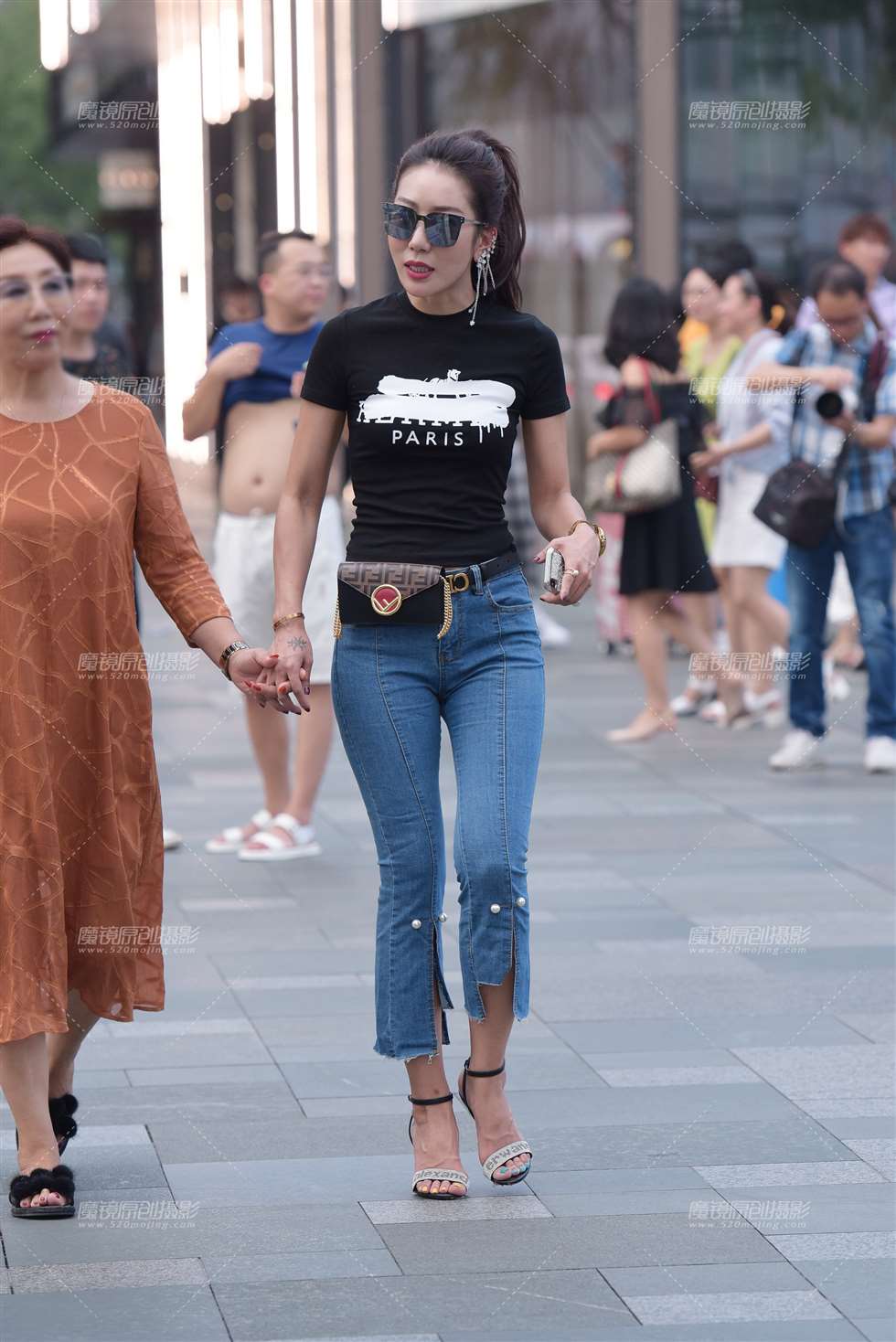 图片[1]-【慕容笙赛贴】牛字裤美女-街拍流行馆