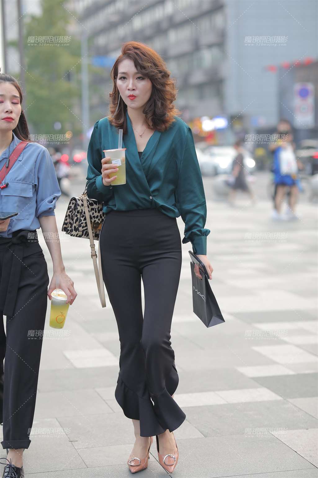 图片[5]-【凯恩赛贴】迷人的卷发美女-街拍流行馆