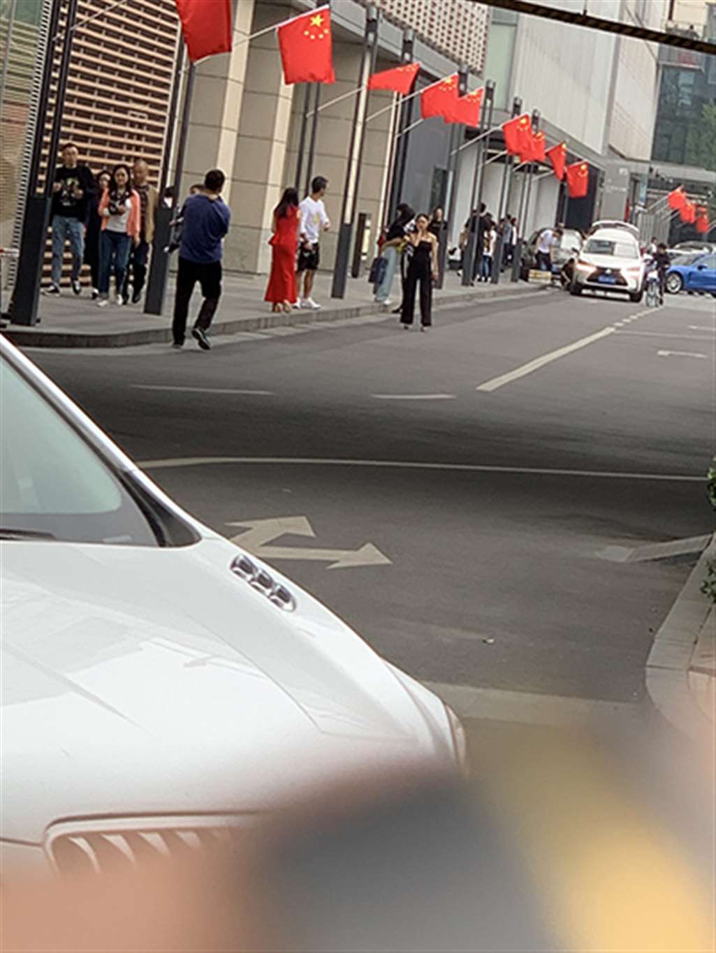 图片[3]-【视觉冲击赛贴】迎国庆的清甜小姐姐-街拍流行馆