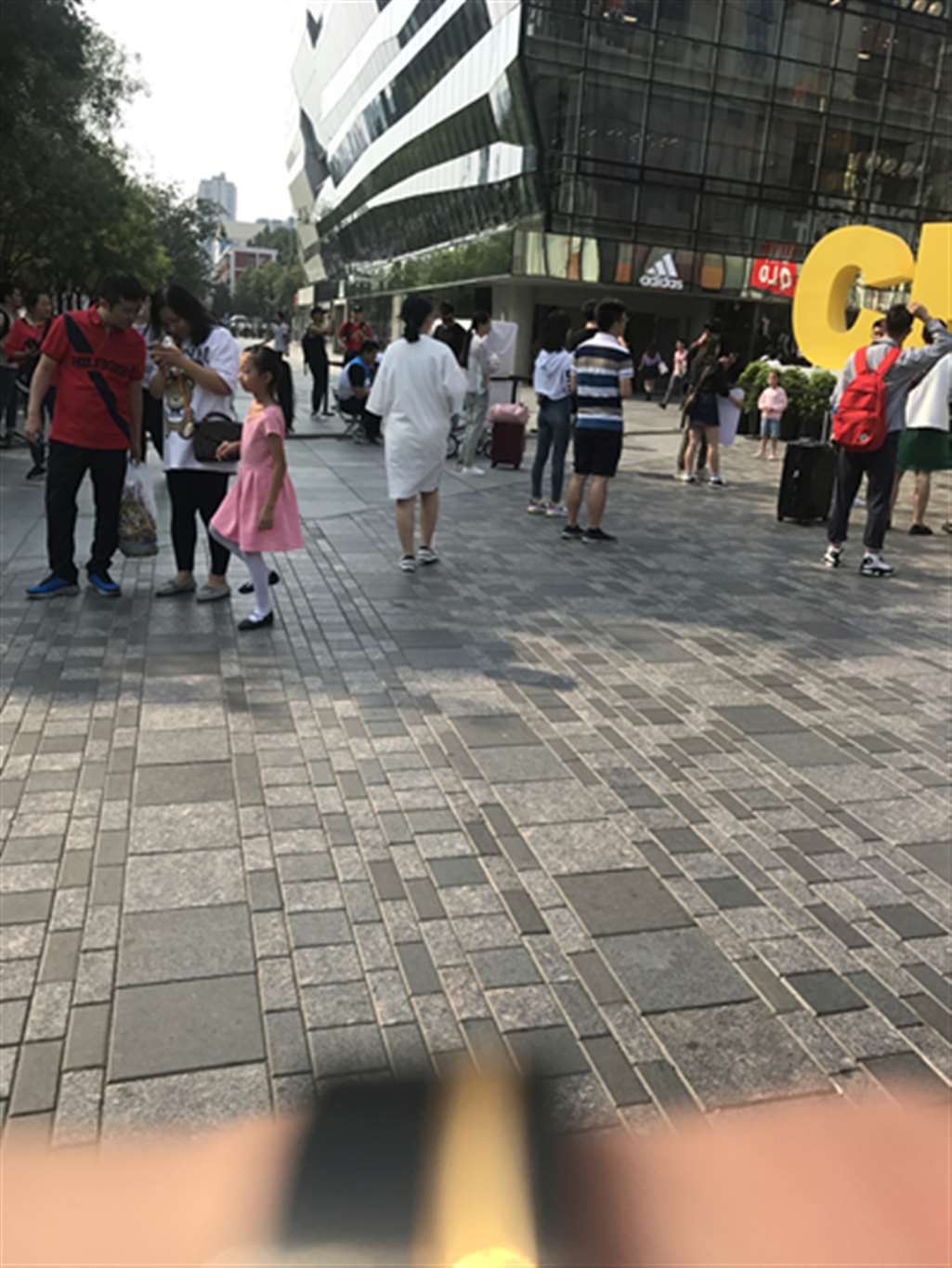图片[3]-【玻璃赛帖】国庆节陪妈妈逛街的小美女-街拍流行馆