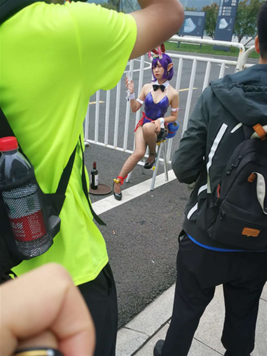 图片[3]-【慕容笙赛贴】展会上的兔女郎-街拍流行馆