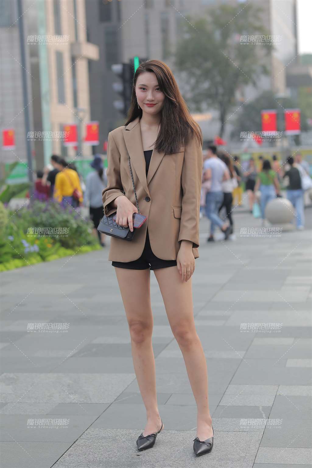 图片[1]-【凯恩赛贴】大长腿小姐姐-街拍流行馆