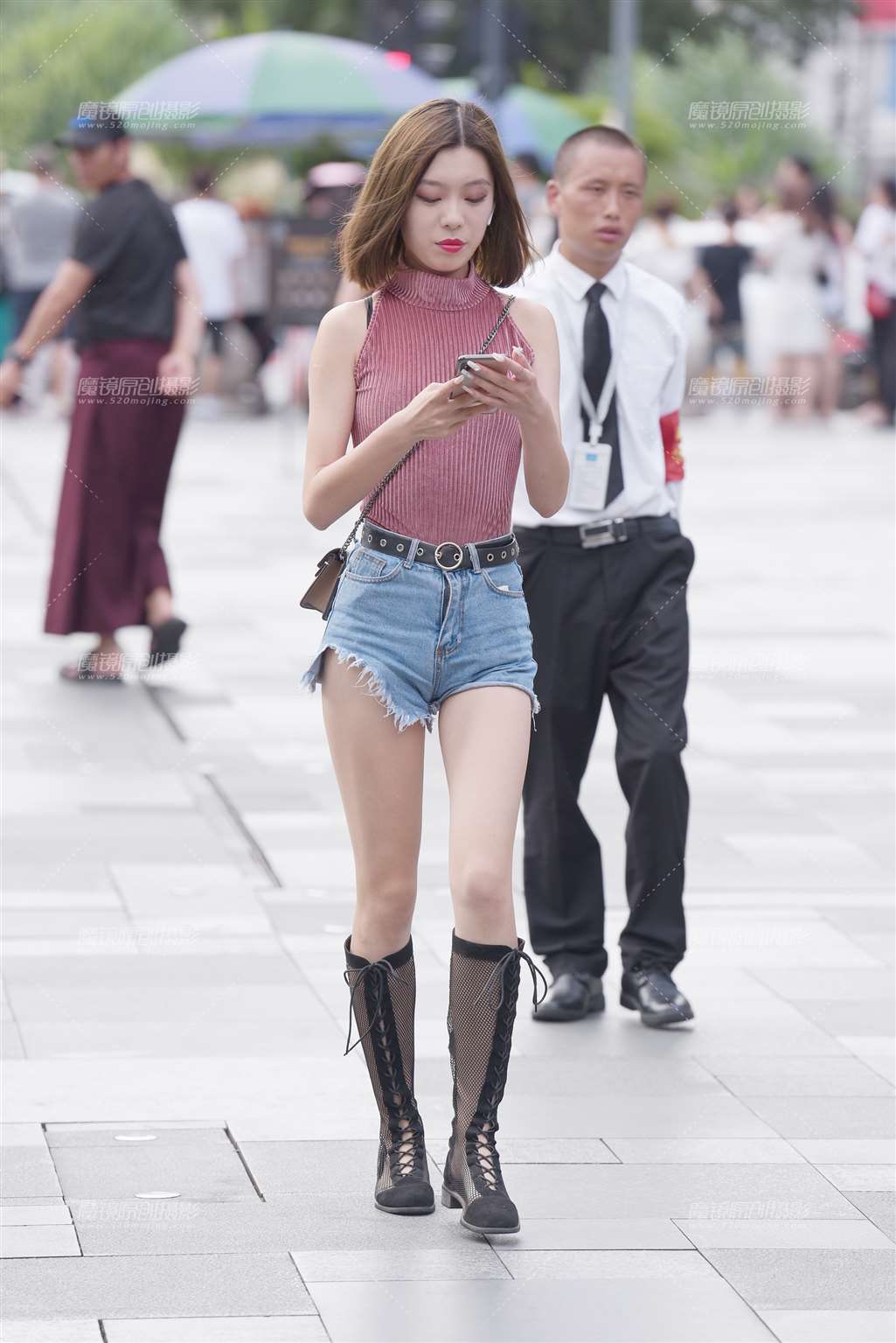 图片[1]-【慕容笙赛贴】热裤小美女-街拍流行馆