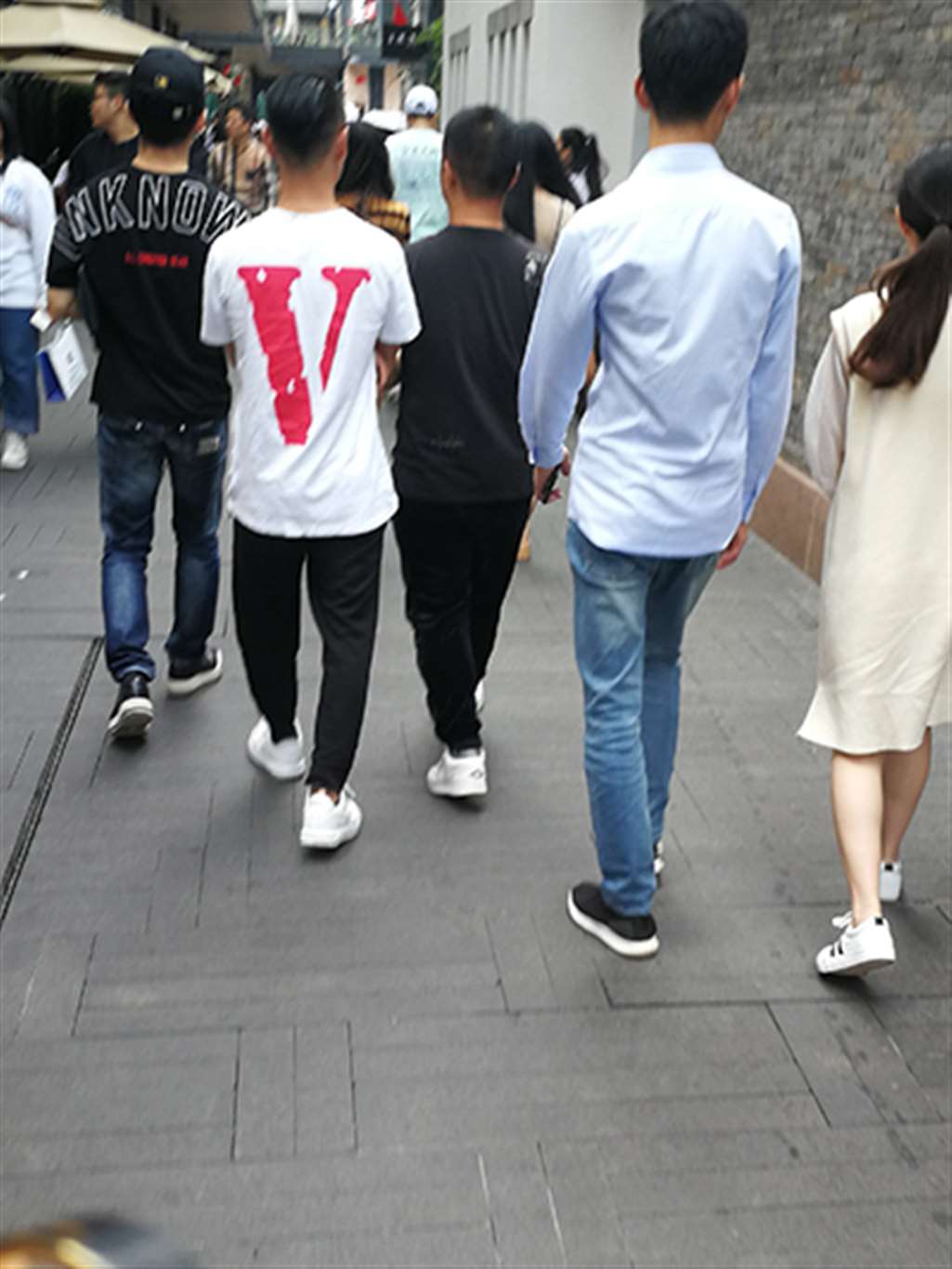 图片[3]-【慕容笙赛贴】墨镜包臀裙美女-街拍流行馆