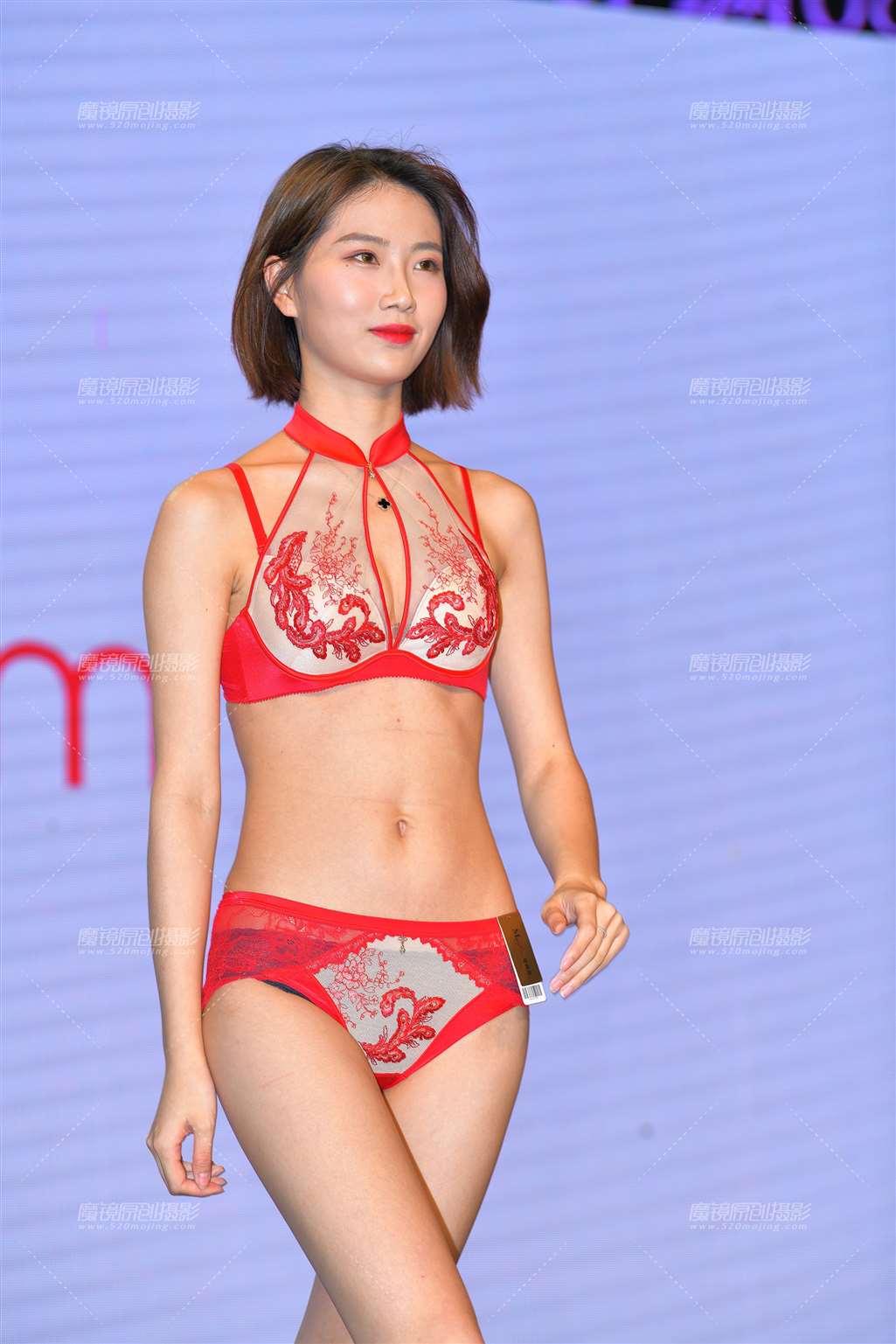 图片[4]-【视觉冲击赛贴】商场内衣SHOW，一模二套-街拍流行馆