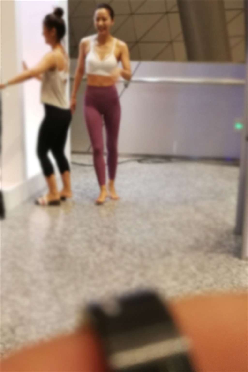 图片[3]-【小默赛帖】第1507篇颜值身材俱伽美女-街拍流行馆