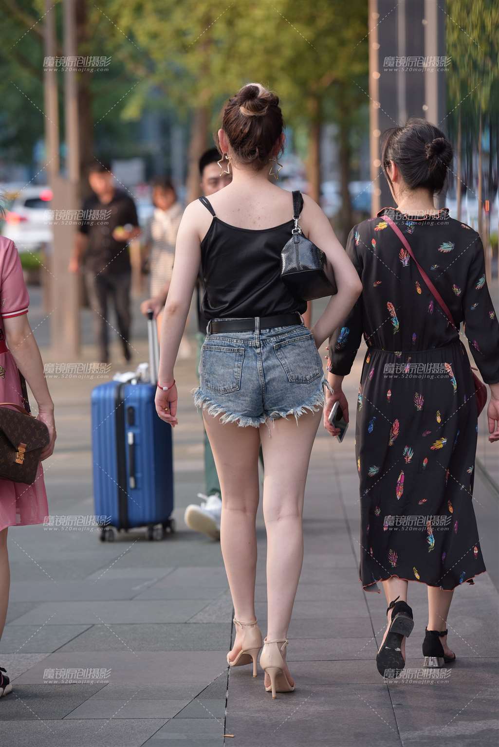 图片[2]-【慕容笙赛贴】热裤美女-街拍流行馆