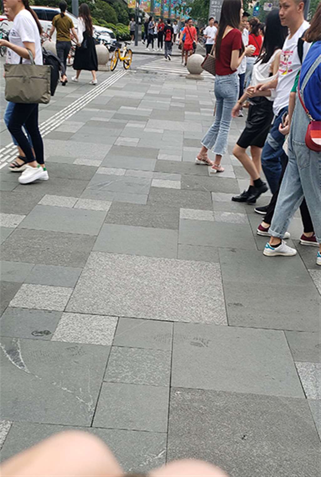 图片[3]-【凯恩赛贴】紧牛小妹-街拍流行馆
