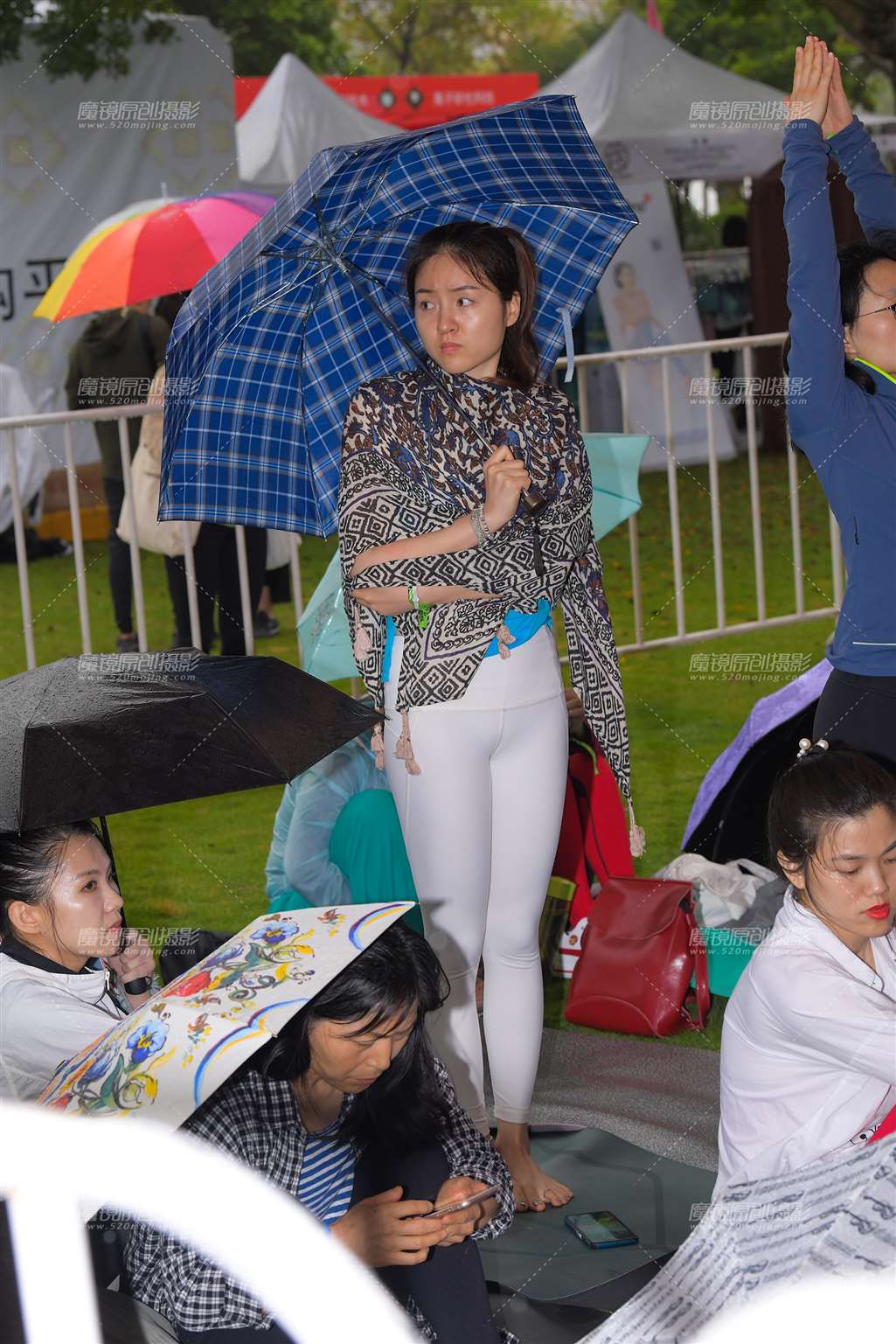 图片[1]-雨中的百合-街拍流行馆