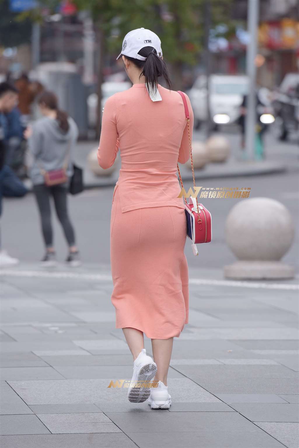 图片[5]-包臀裙美女-街拍流行馆