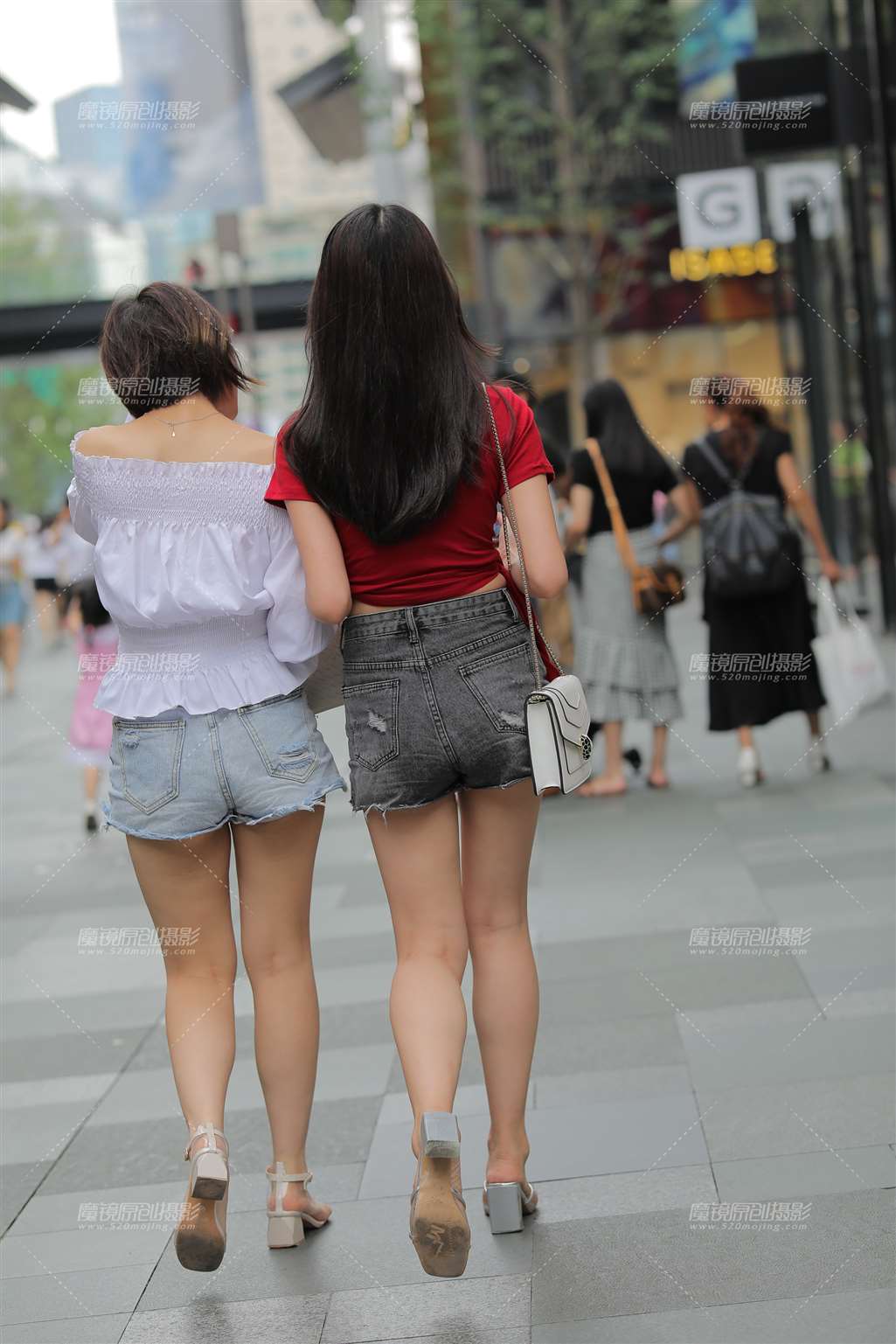图片[2]-长腿热裤美眉-街拍流行馆