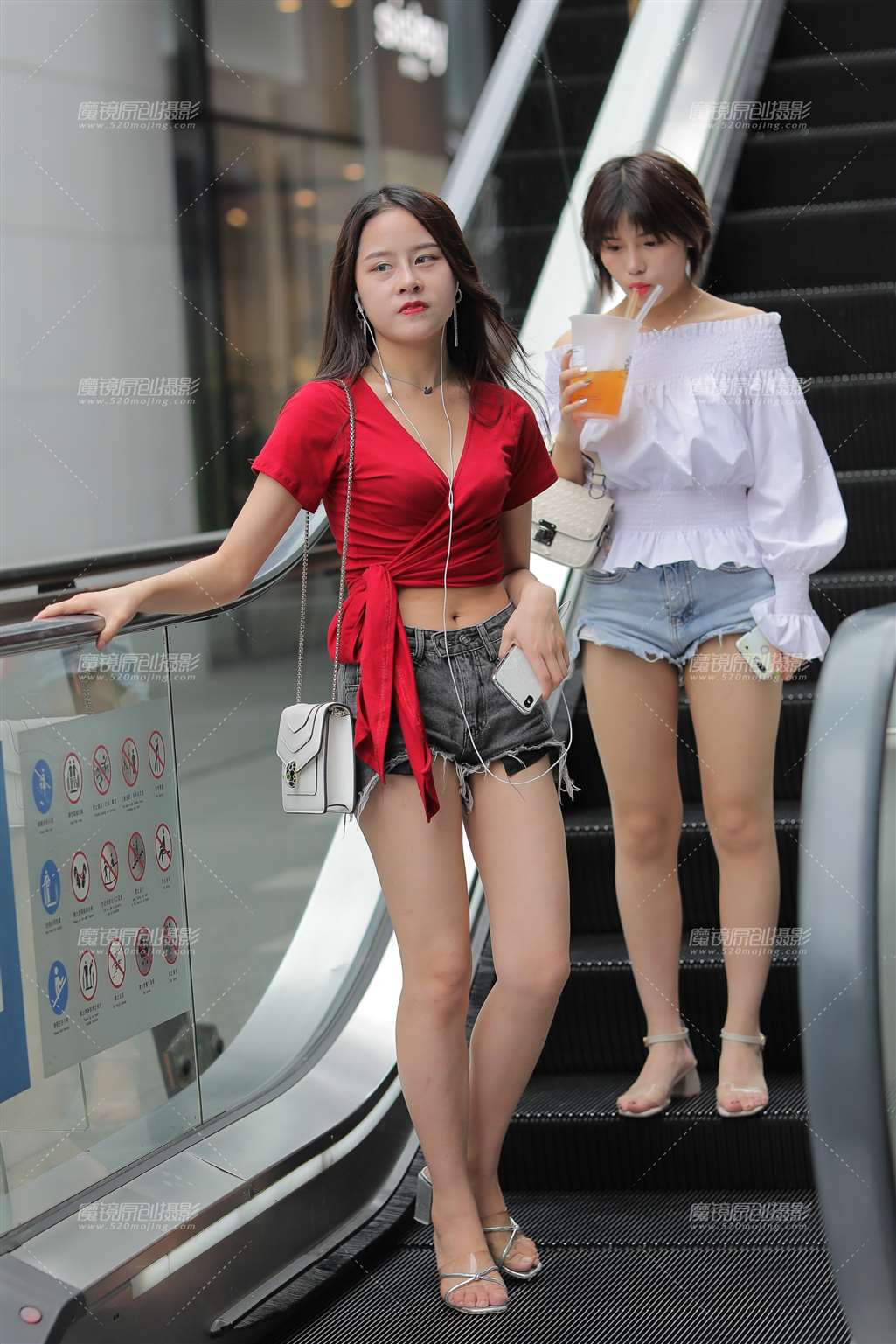 图片[4]-长腿热裤美眉-街拍流行馆