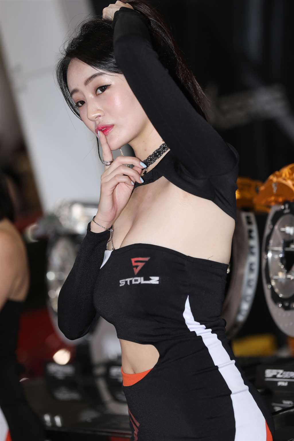 图片[1]-韩国大胸车模-街拍流行馆
