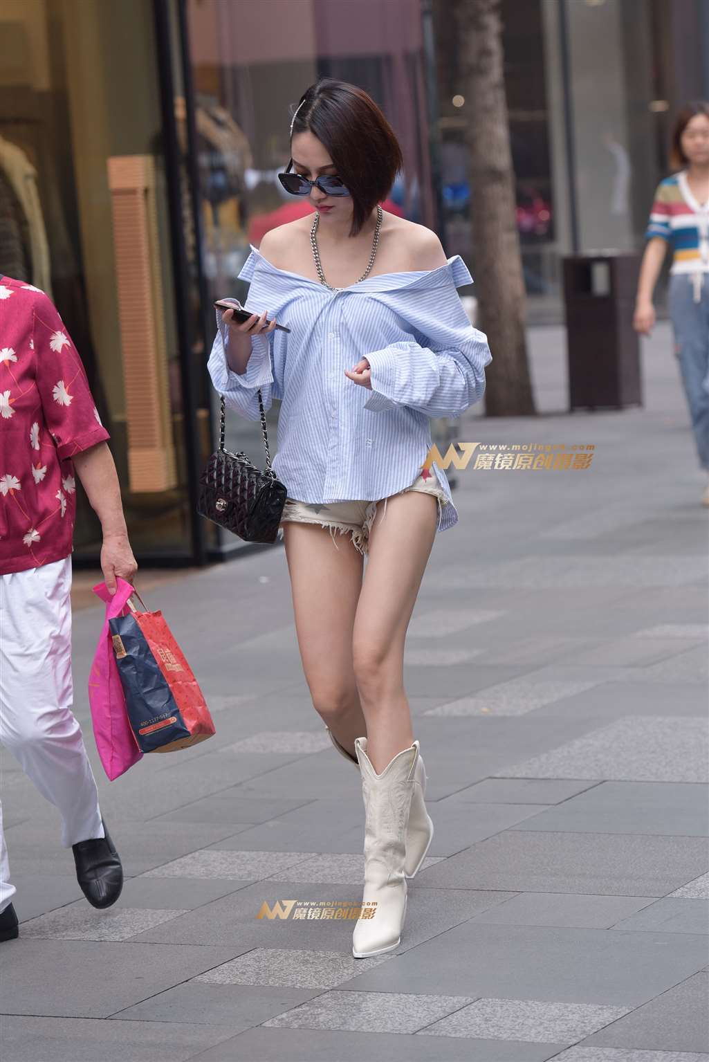 图片[5]-衬衫热裤美女-街拍流行馆