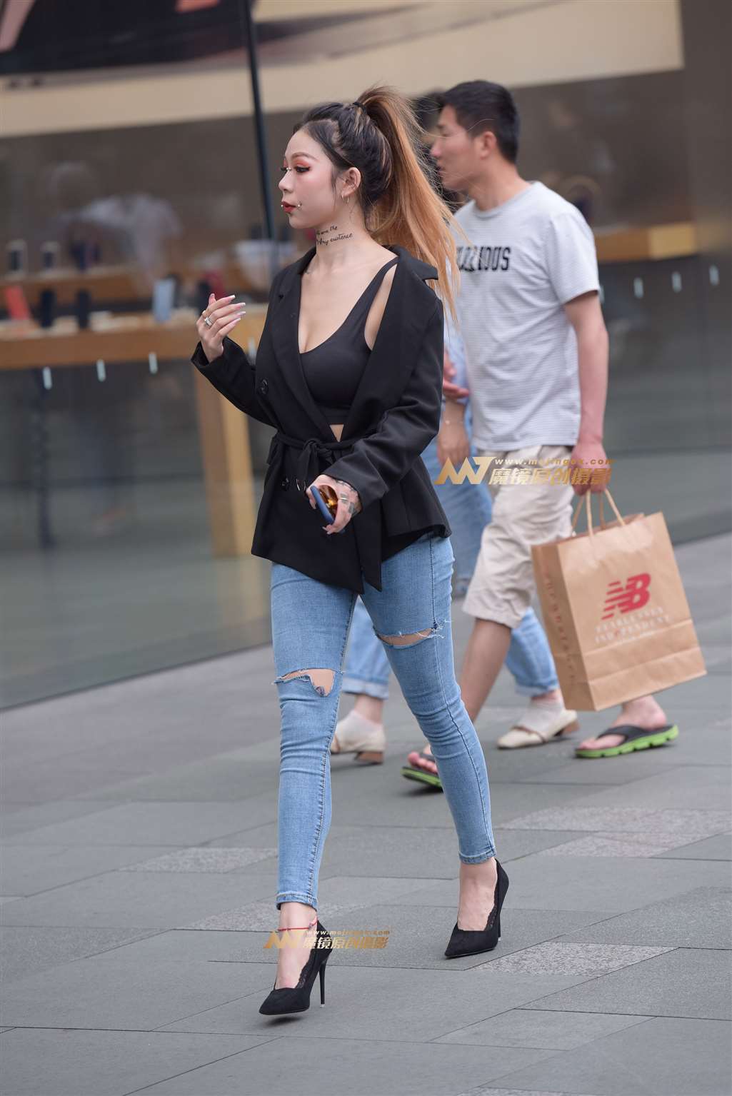 图片[1]-高跟美女-街拍流行馆
