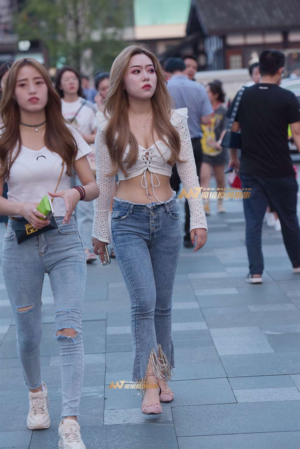 图片[1]-牛仔裤美女-街拍流行馆