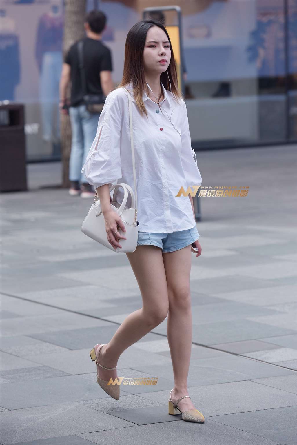 图片[1]-长腿美女-街拍流行馆
