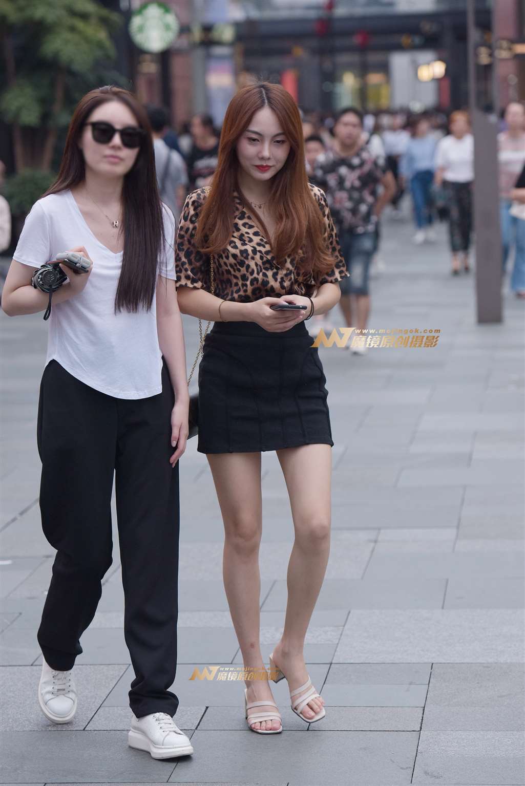 图片[5]-短裙长腿美女-街拍流行馆