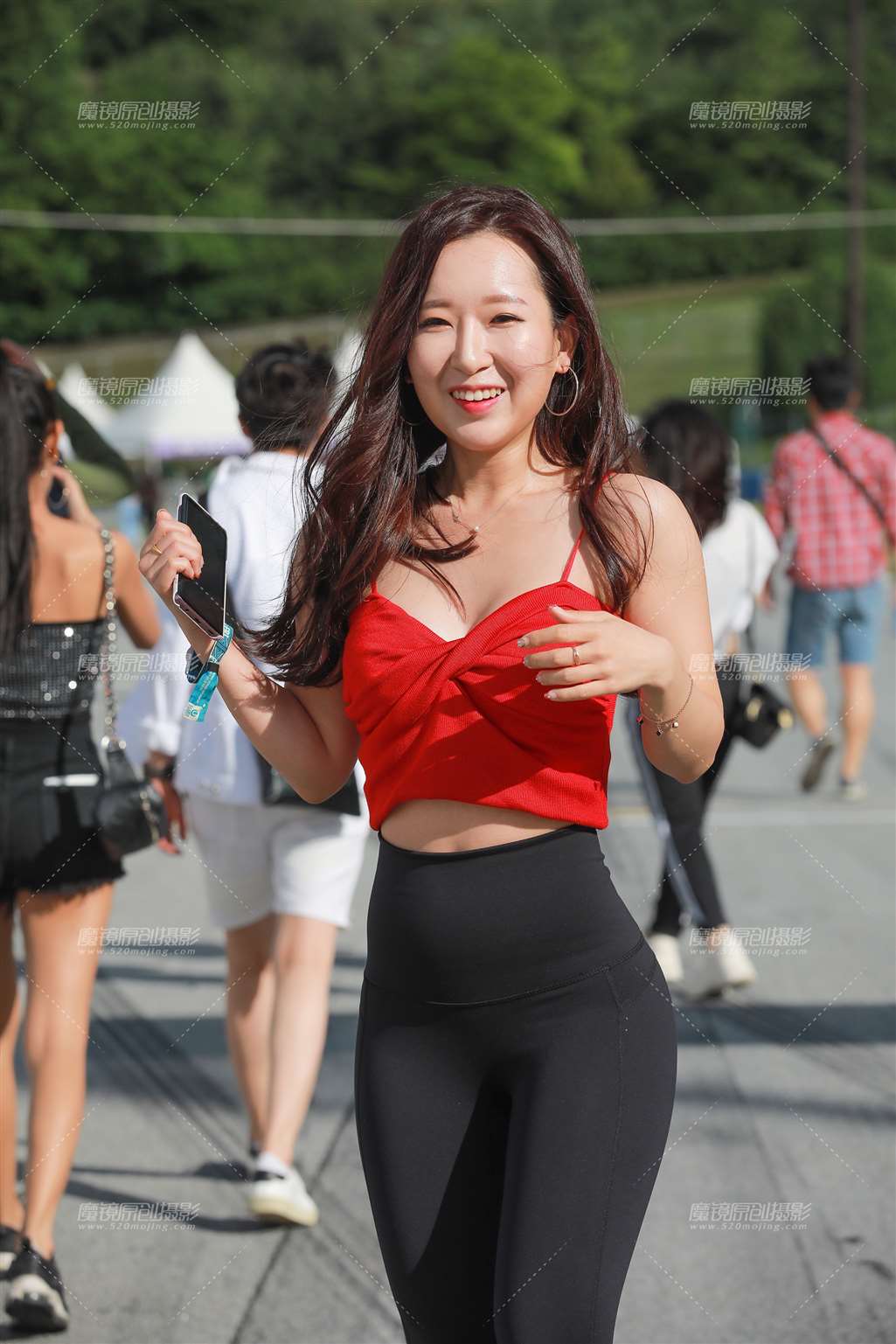 图片[1]-美丽的黑色紧身瑜伽裤女士-街拍流行馆
