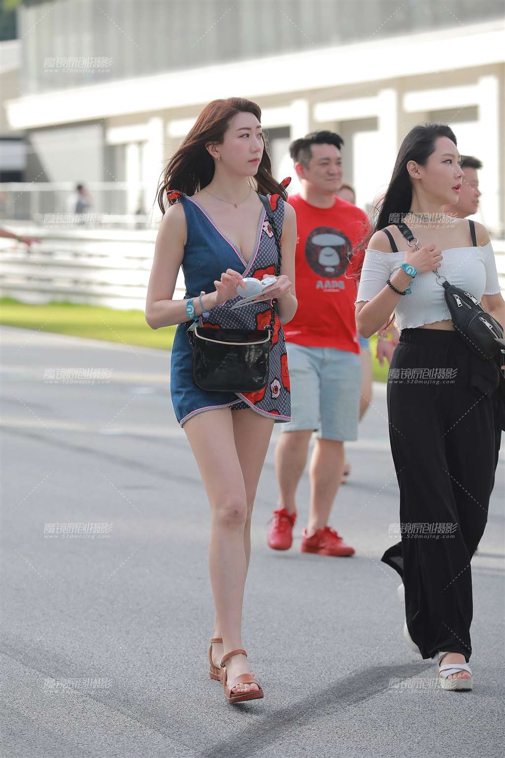 图片[1]-旗袍美腿美女-街拍流行馆