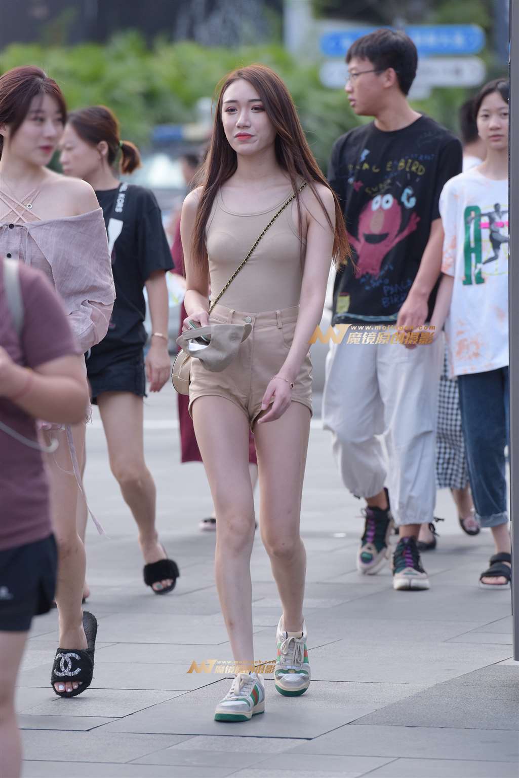 图片[1]-热裤美女-街拍流行馆
