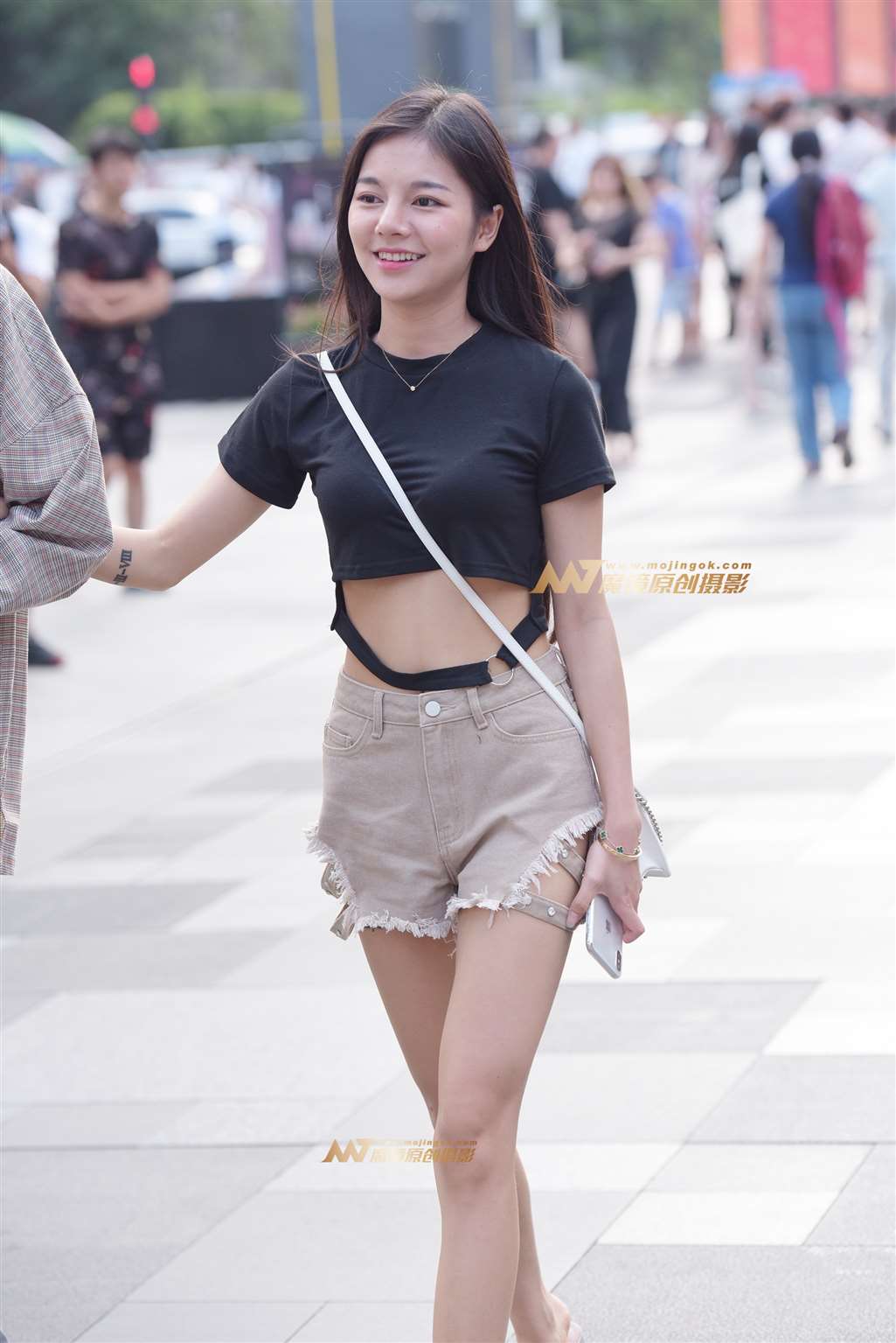 图片[1]-长腿美女-街拍流行馆