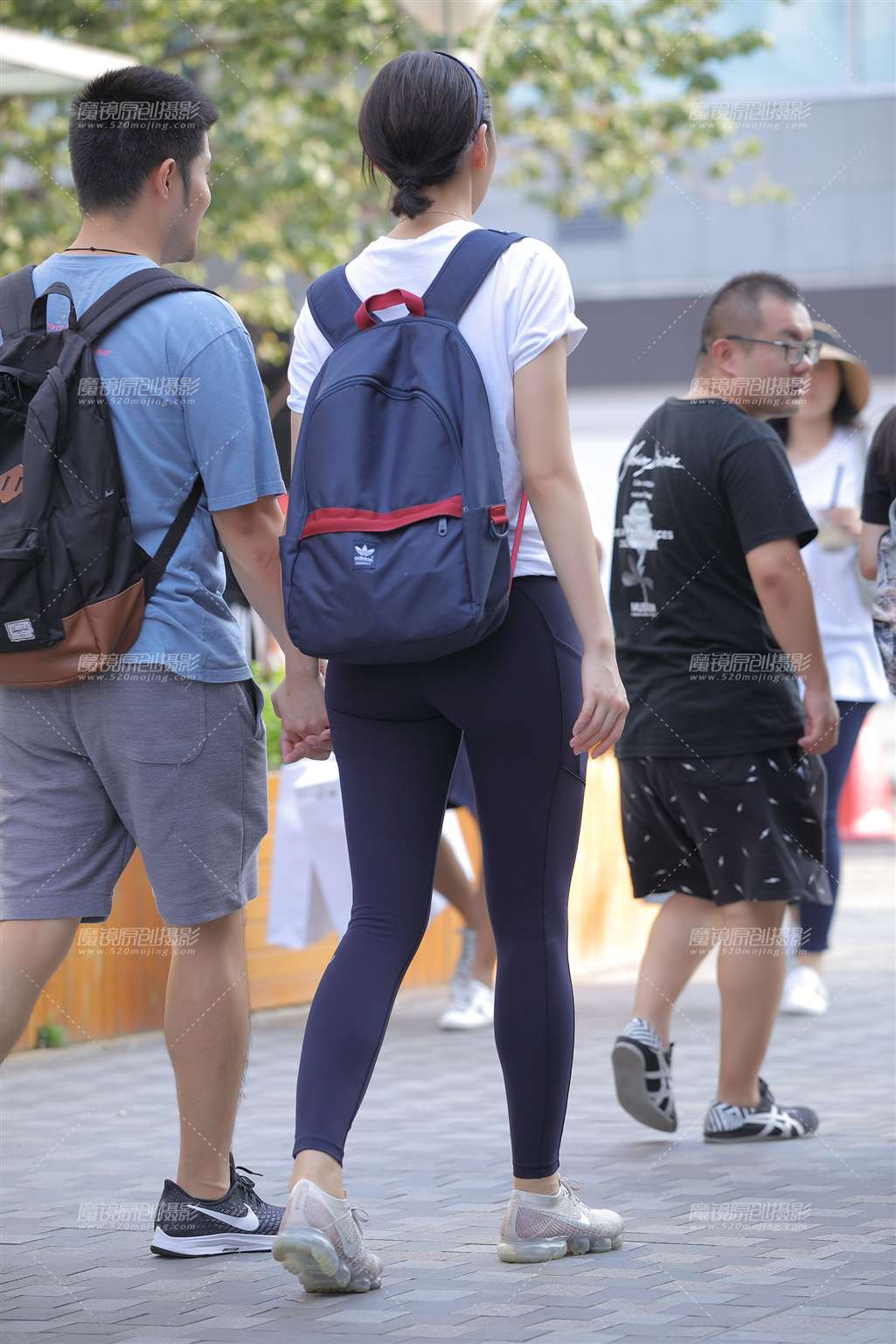 图片[3]-长腿紧身裤女友-街拍流行馆