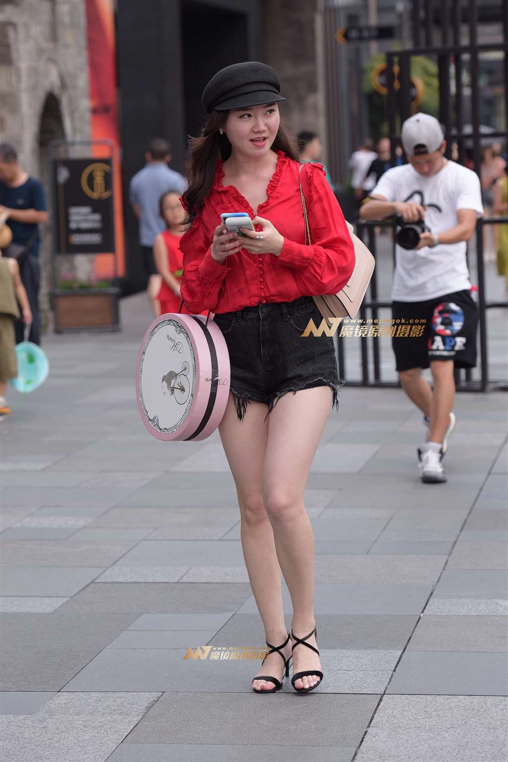 图片[1]-热裤美女-街拍流行馆