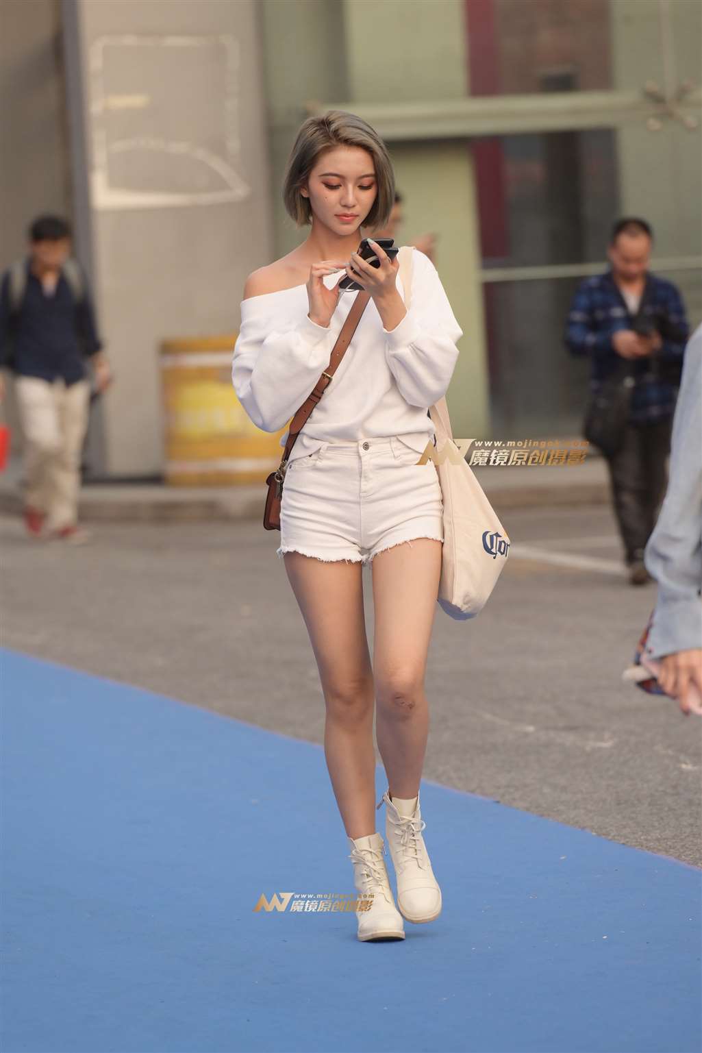 图片[3]-热裤美女-街拍流行馆