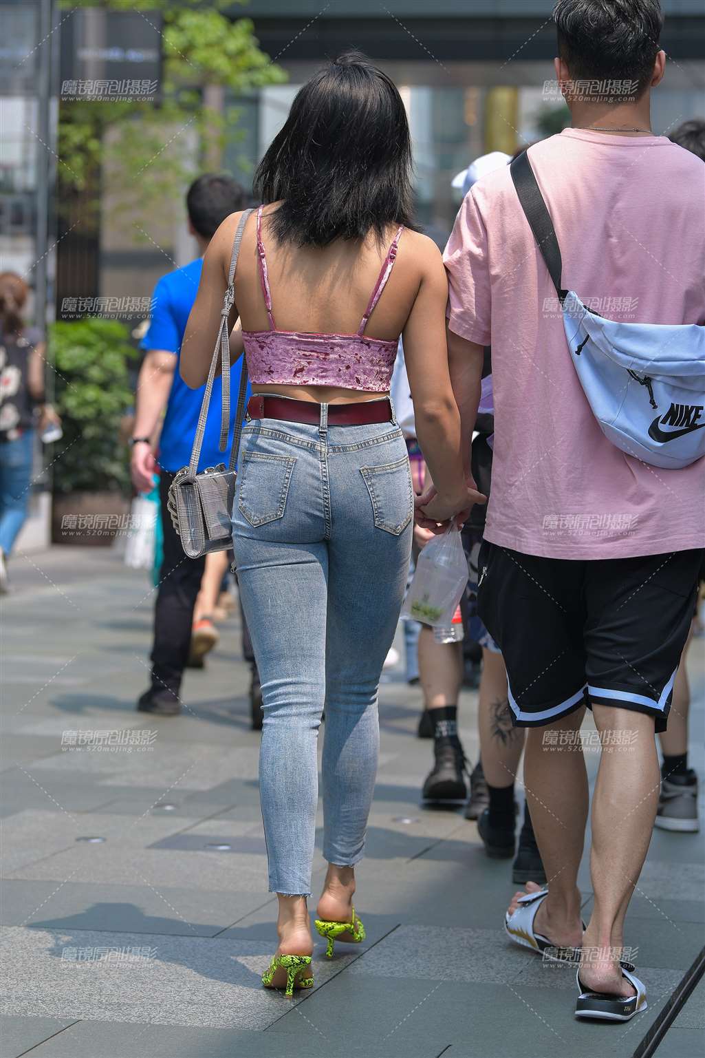 图片[4]-性感，低胸紧牛女友-街拍流行馆