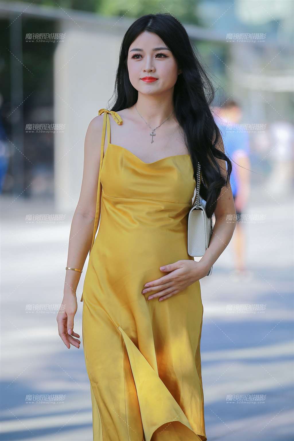 图片[2]-漂亮的准妈妈-街拍流行馆