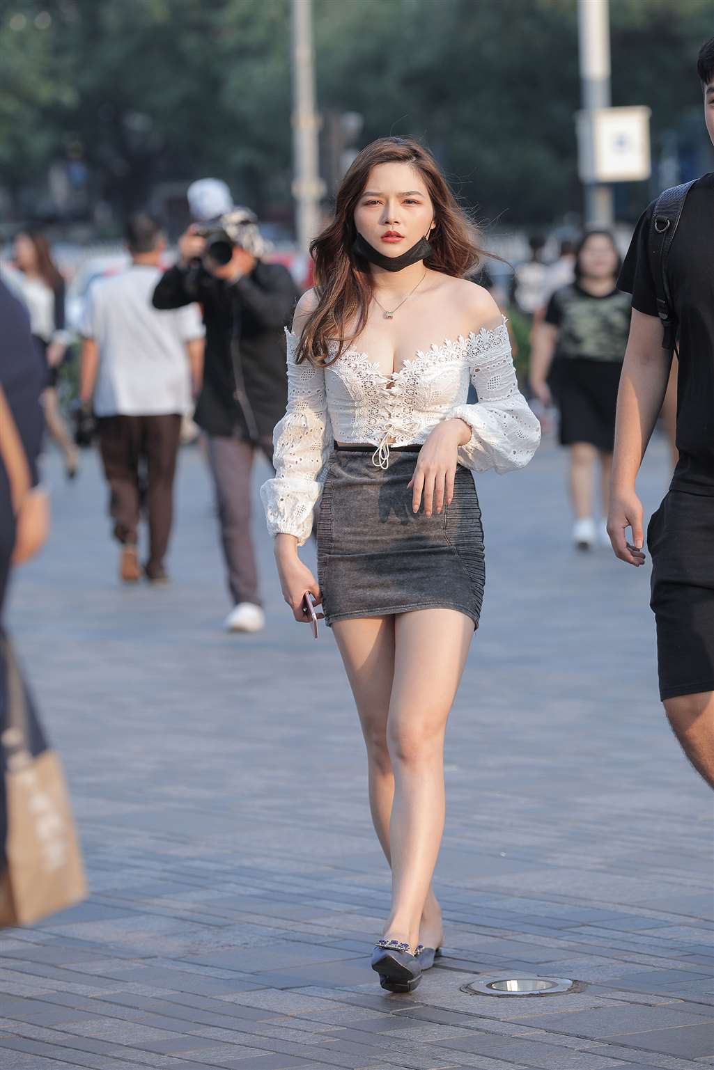 图片[5]-性感，美胸女友-街拍流行馆